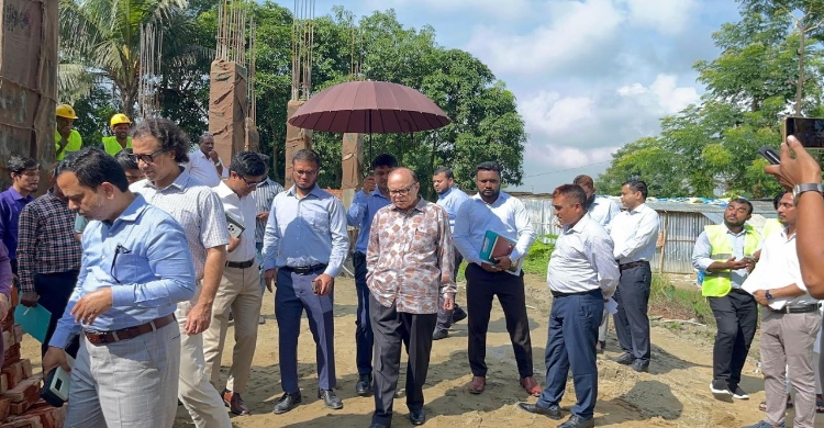 আনোয়ারায় নির্মাণাধীন খাদ্য গুদাম ঘুরে দেখলেন উপদেষ্টা