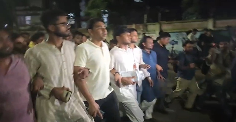 ভোট কারচুপির অভিযোগ এনে ছাত্রদলের বিক্ষোভ মিছিল