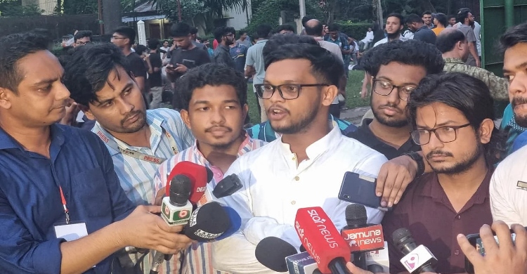 মির্জা আব্বাস ঢাবিতে প্রবেশ করেছেন কেন, এটাই বড় প্রশ্ন : আবু বাকের