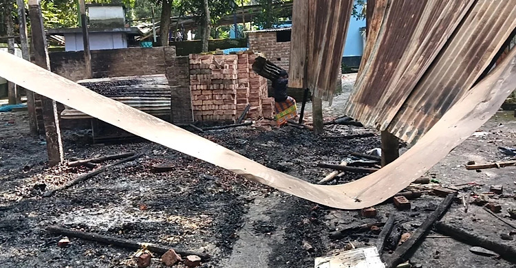 নুরাল পাগলার মাজারে হামলা, মসজিদের ইমামসহ গ্রেপ্তার ১৮