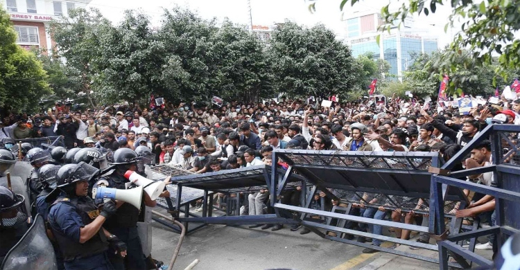 নেপালে বিক্ষোভে ভয়াবহ সহিংসতা, নিহত বেড়ে ১৪