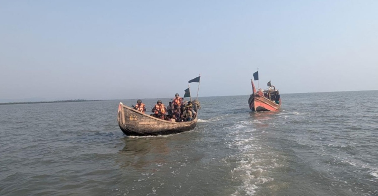 সেন্টমার্টিন থেকে ৪০ জেলেকে ধরে নিয়ে গেল আরাকান আর্মি