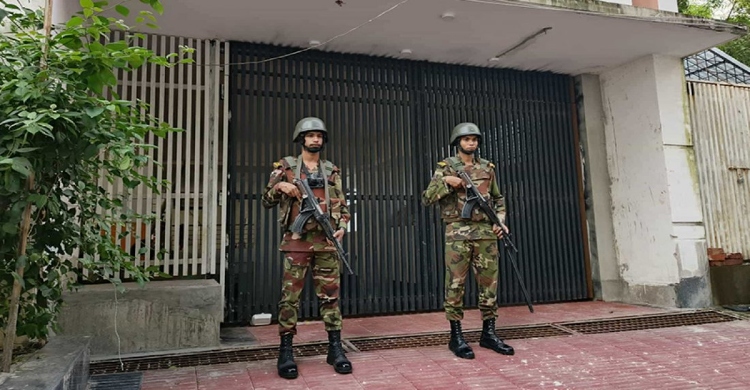 হাজী সেলিমের বাড়িতে যৌথবাহিনীর অভিযান
