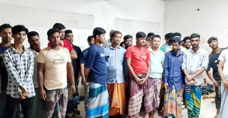 আদাবরে পুলিশকে কোপানোর ঘটনায় যৌথবাহিনীর অভিযানে আটক ১০২