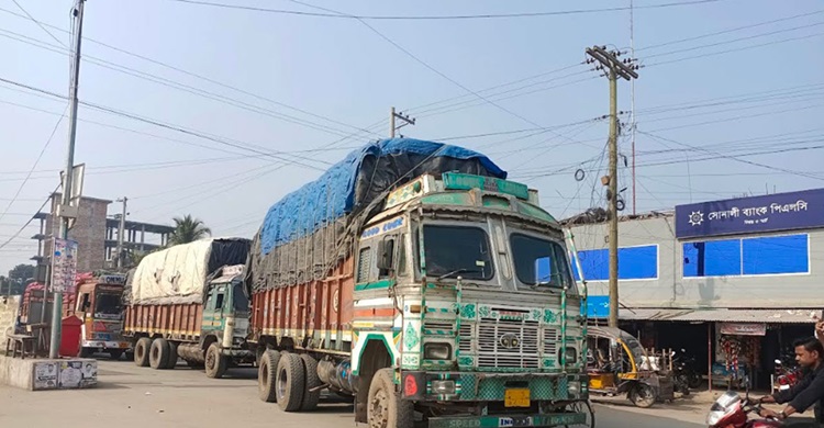 ভোমরা বন্দরে লক্ষ্যমাত্রা ছাড়িয়ে ৯৭৮ কোটি টাকার রাজস্ব আদায়