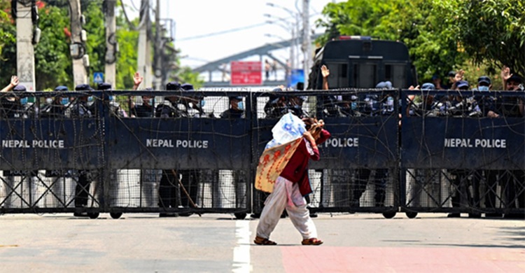 সামাজিক মাধ্যমে নিষেধাজ্ঞা তুলে নিলো নেপাল