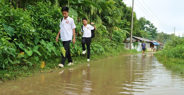 রাঙামাটিতে পানিবন্দী দুই হাজার পরিবার