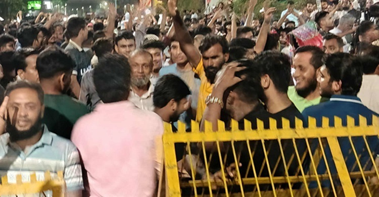 ডাকসু নির্বাচন: শাহবাগে শিবির সমর্থকদের উচ্ছ্বাস, বিজয় মিছিলের প্রস্ততি