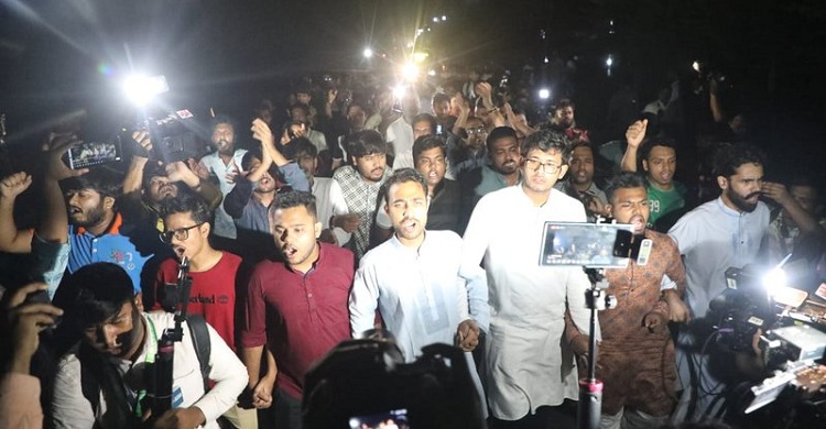 জাকসু নির্বাচন বর্জনের পর রাতে বিক্ষোভ মিছিল ছাত্রদলের