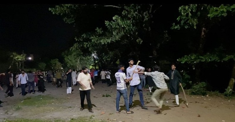 বরিশাল বিশ্ববিদ্যালয়ে দুই বিভাগের শিক্ষার্থীদের সংঘর্ষ, উপাচার্যসহ আহত ১৩