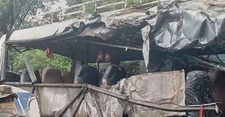 নাইজেরিয়ায় বিয়ের বাস দুর্ঘটনায় ১৯ নারী ও শিশু নিহত