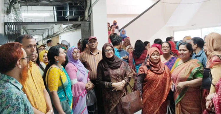 পাঁচ দফা দাবি: ইউজিসি ঘেরাওয়ের ঘোষণা সাত কলেজ শিক্ষকদের
