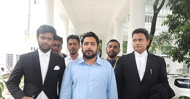 শেখ হাসিনার বিরুদ্ধে মামলায় সাক্ষ্য দিতে ট্রাইব্যুনালে নাহিদ ইসলাম