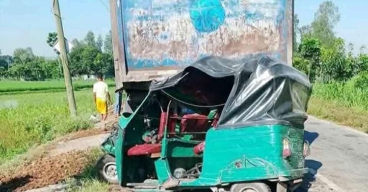 বগুড়ায় সড়ক দুর্ঘটনায় বাবা-ছেলেসহ নিহত ৩